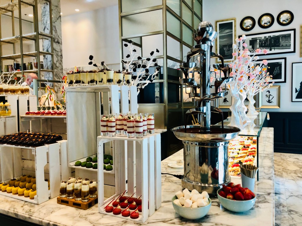 Friday Brunch in Dubai. It's A Big Thing. - wareontheglobe Friday Brunch in Dubai. It's A Big Thing. - wareontheglobe